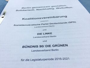 Der Koalitionsvertrag mit dem Titel &quot;Berlin gemeinsam gestalten. Solidarisch. Nachhaltig. Weltoffen&quot;