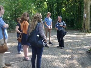 Jusos Nordost besichtigen Jüdischen Friedhof Weißensee