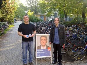 Frühverteilung vor dem Carl-von-Ossietzky-Gymnasium